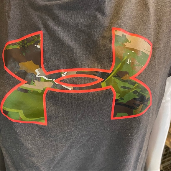 Size Large Under armour Tee Shirt - Picture 2 of 3